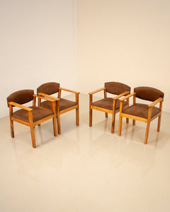 Ensemble de 4 chaises en daim et bois massif 80's