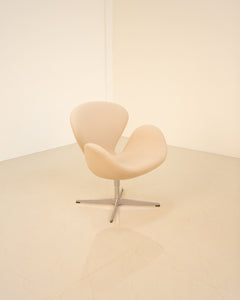 "Swan" armchair by Arne Jacobsen for Fritz Hansen 90's