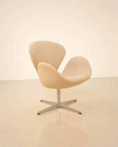 "Swan" armchair by Arne Jacobsen for Fritz Hansen 90's