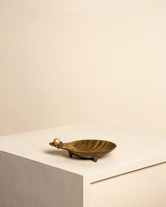 Italian pocket tray in the shape of a scallop shell in brass 60's